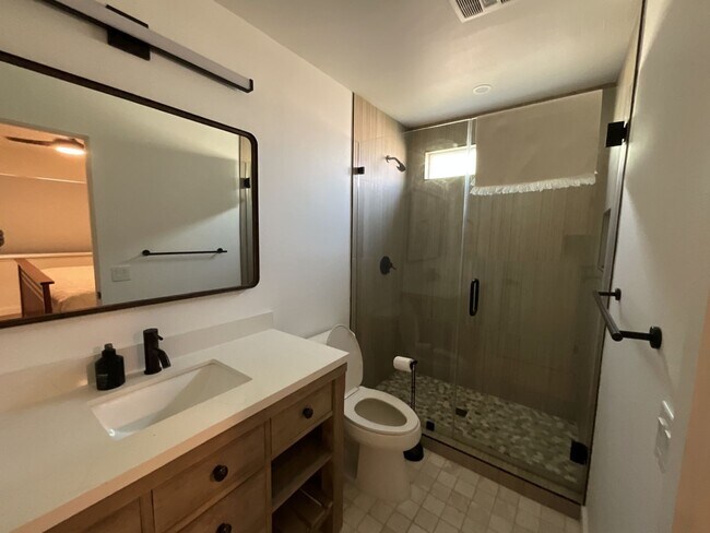 Building Photo - 2 bedroom 2 bath plus bonus room