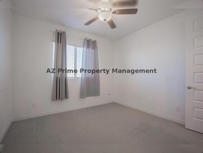 Building Photo - 3719 S 63rd Dr