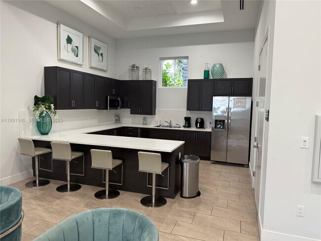 Building Photo - 1021 SE 27th Terrace