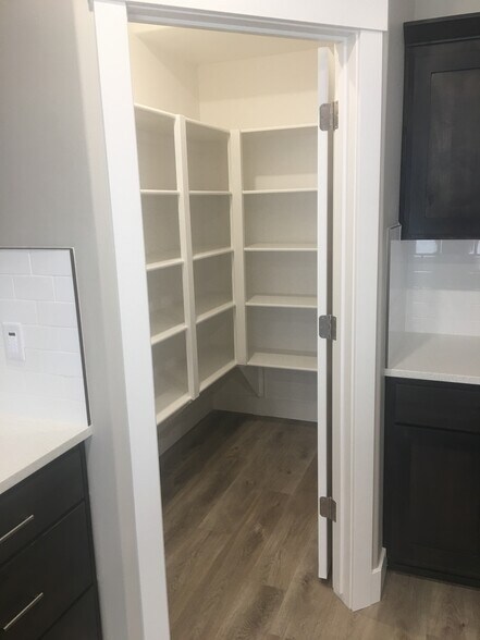 pantry - 10668 N 36th E