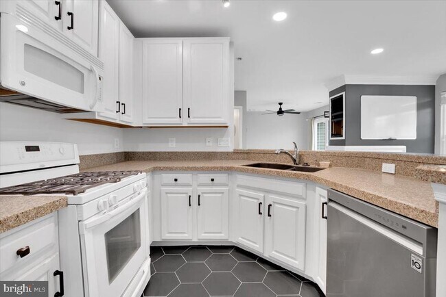 Building Photo - 5995 Terrapin Pl