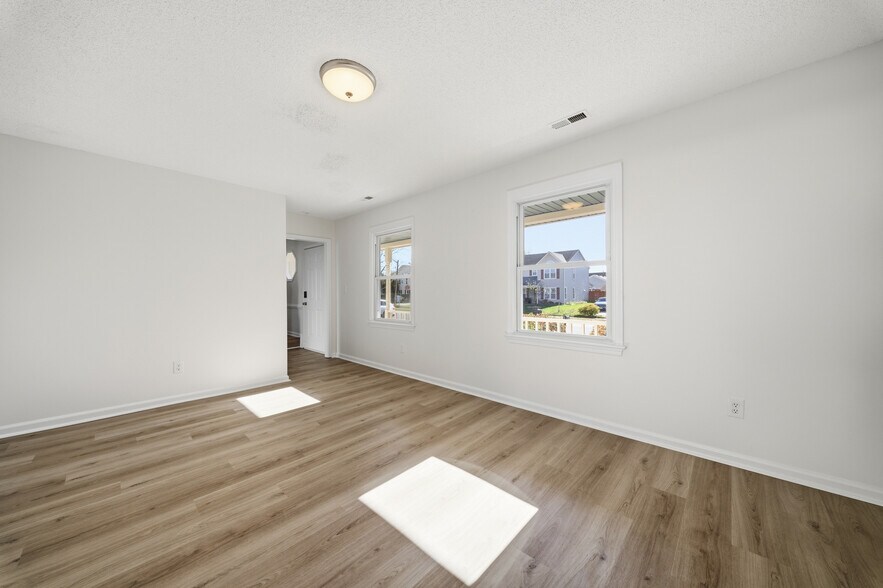 Building Photo - 4732 Brompton Dr