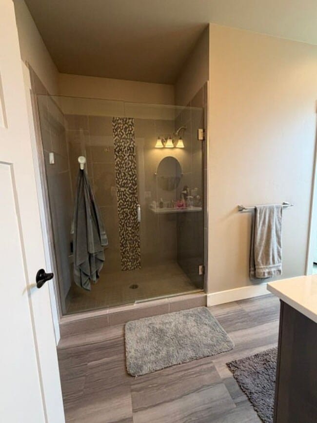 Building Photo - Gorgeous Silverbrook Home