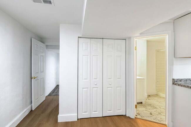 Building Photo - Columbia Heights Apartment | 1 Bed | 1 Bath | 450 Sf