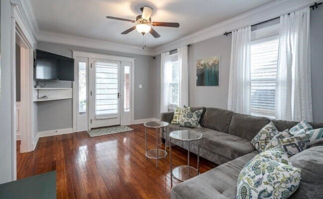 Building Photo - Gorgeous Renovated Highlands Bungalow – Av...