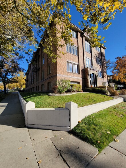 Building Photo - Graylyn Apartments