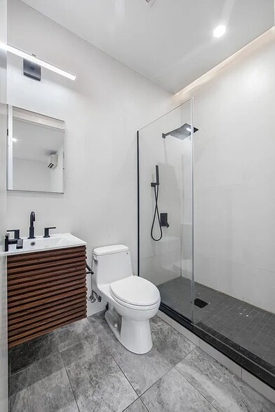 Building Photo - 411 11th St