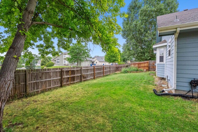 Building Photo - Stylish living in this modern 3 bed 2 bath...