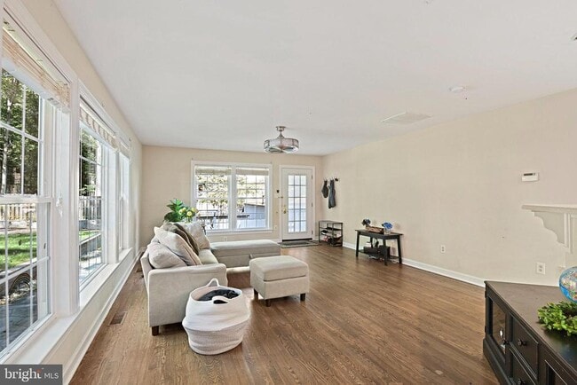 Building Photo - 2918 Glenvale Dr