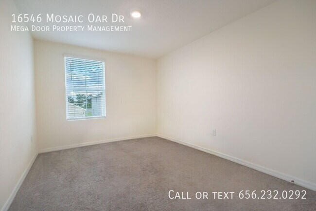 Building Photo - 16546 Mosaic Oar Dr