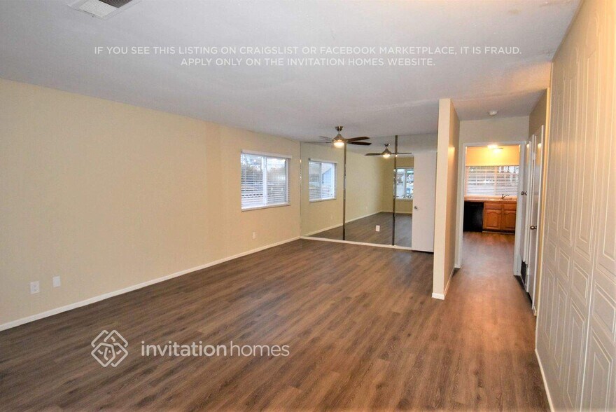 Building Photo - 748 E Turmont St