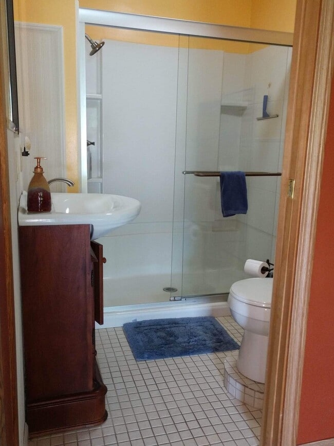 Building Photo - 8 Ridge St