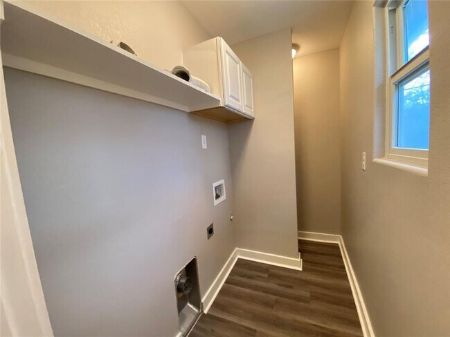 Building Photo - 6402 Auburn Dr