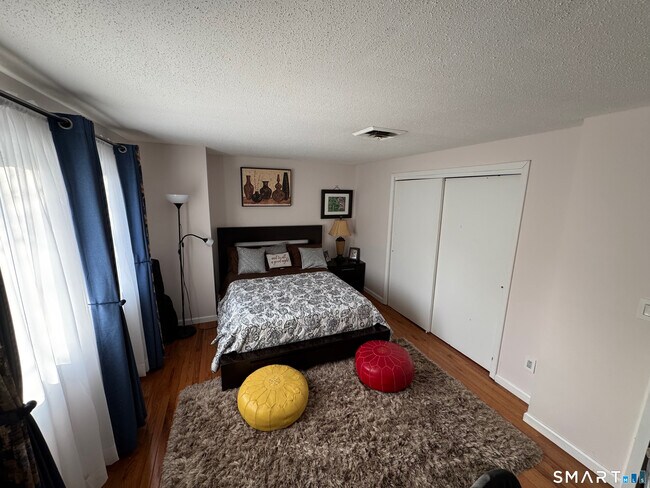 Building Photo - 17 Coram Rd