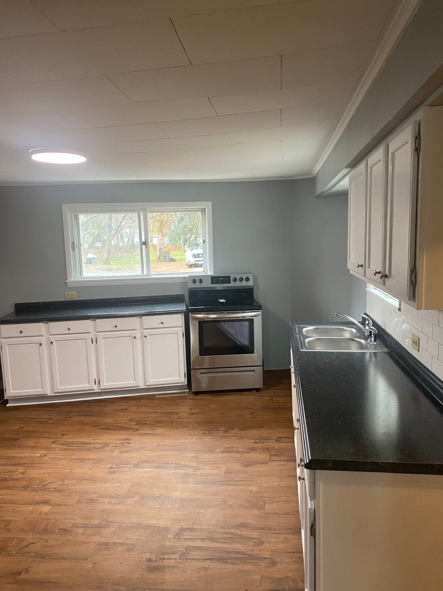 kitchen - 49 Chase St
