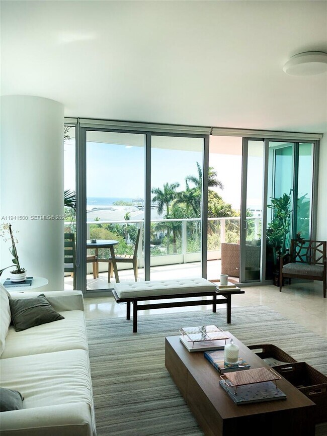 Building Photo - 2627 S Bayshore Dr