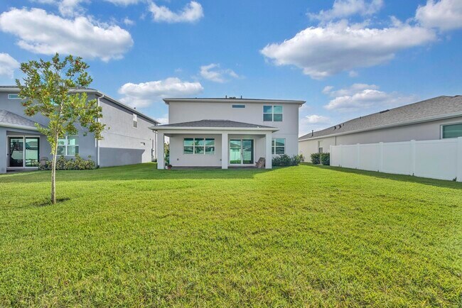 Building Photo - 14119 SW Safi Ter