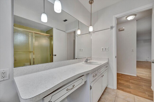 Building Photo - Beautiful 3-Bed / 2 Bath Pool Home in Sara...