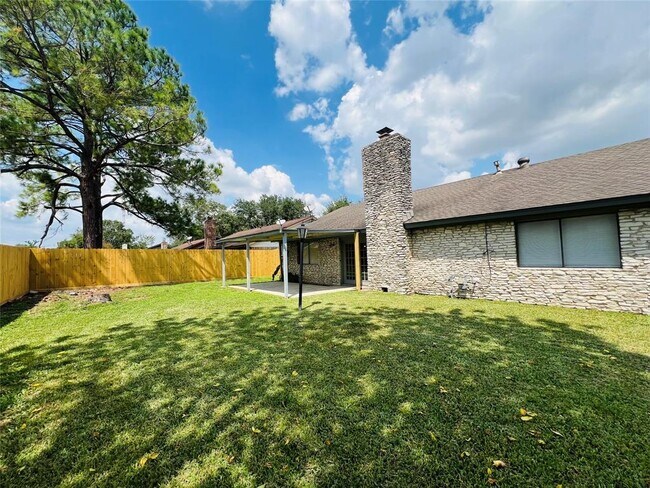 Building Photo - 10530 Sagebluff Dr