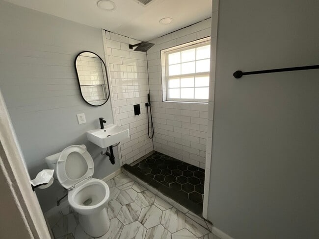 Building Photo - 1824 Lariet Ln