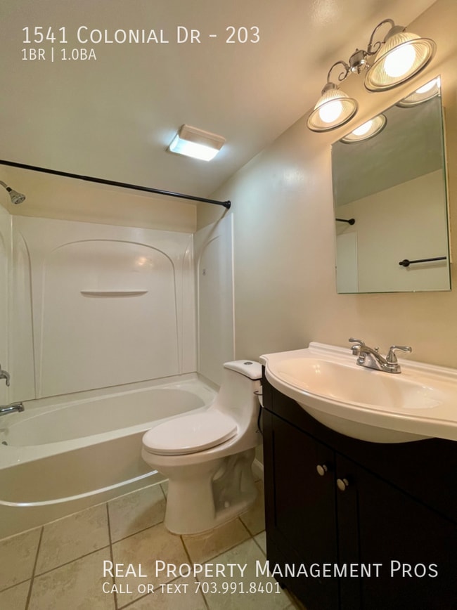 Building Photo - 1541 Colonial Dr