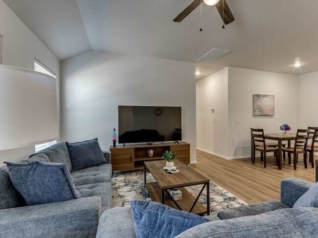 Building Photo - Cozy 3-Bed Retreat in Yukon - Fully Furnished & All Utilities Included