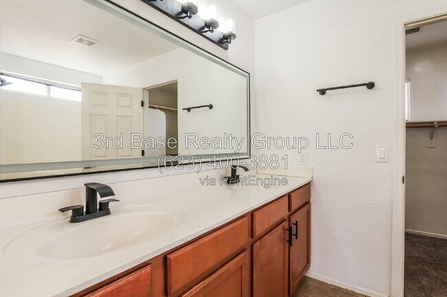 Building Photo - 13829 W Rovey Ave