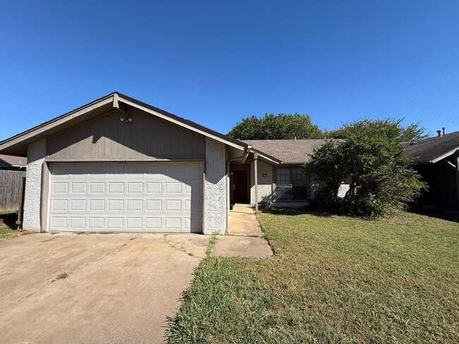 Primary Photo - Three bedroom Duplex, Fenced Yard, Union S...