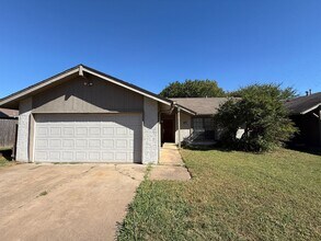 Building Photo - Three bedroom Duplex, Fenced Yard, Union School District