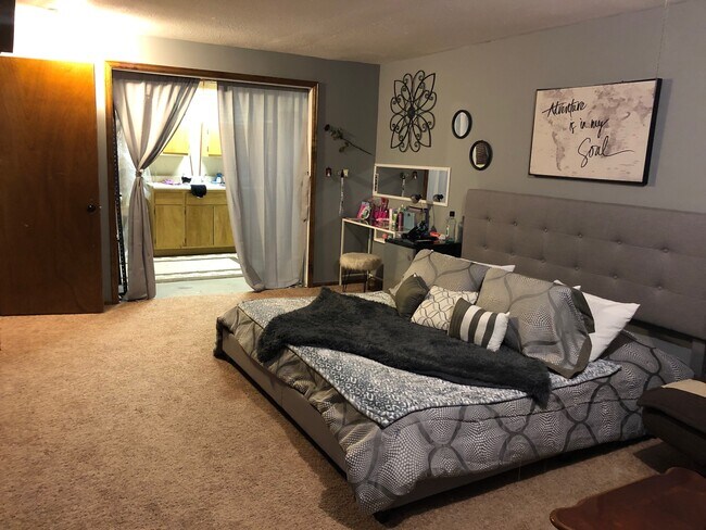 Building Photo - 17929 E Brown Pl