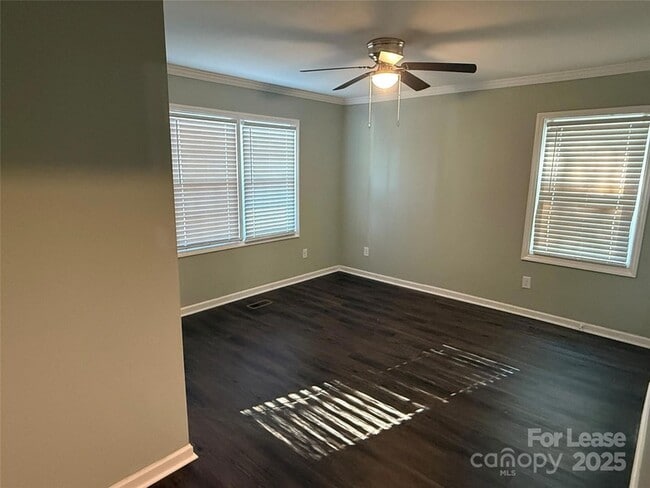 Building Photo - 820 Hamrick St