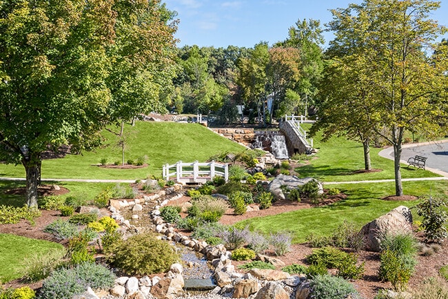 Building Photo - 33 Waterfall Dr