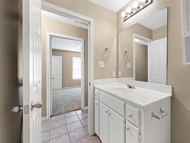 Building Photo - 1421 Western Oaks Ct