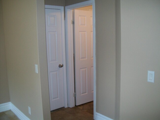 Building Photo - 38227 Lone Tree Ct