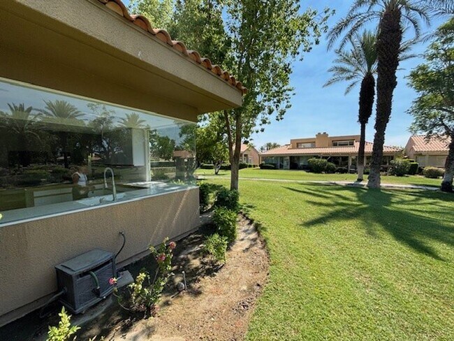 Building Photo - 3 Bedroom 2 Bath Short Term Rental August through October