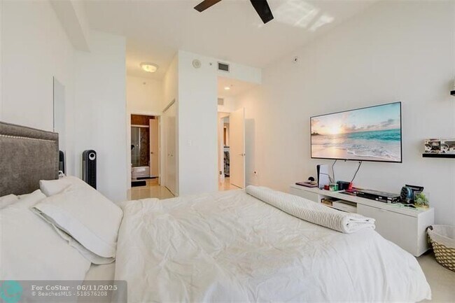 Building Photo - 7901 Hispanola Ave