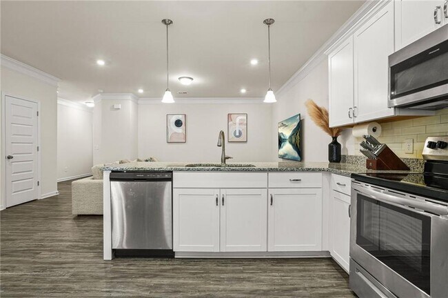 Building Photo - 2070 Ravencliff Dr