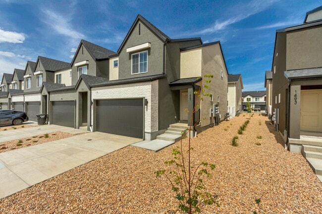 Building Photo - 1487 E 690 N