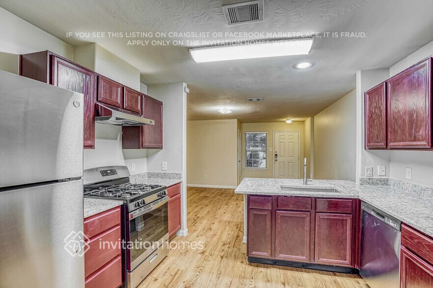 Building Photo - 18811 Dennington Dr