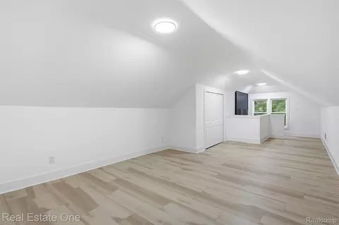 Building Photo - 17 N Midland Dr