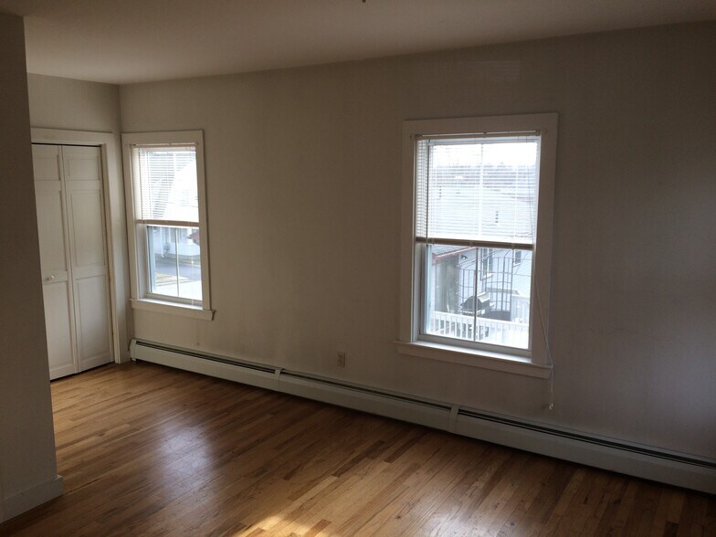 Building Photo - 97 Mawney St