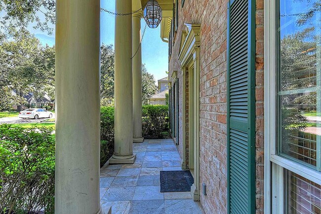 Building Photo - 14627 Carolcrest Dr