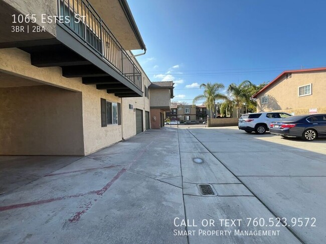 Building Photo - 1065 Estes St