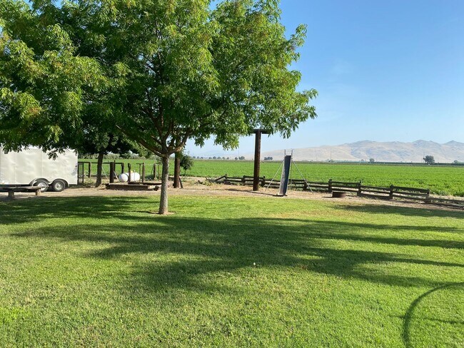 Building Photo - 36400 Road 148