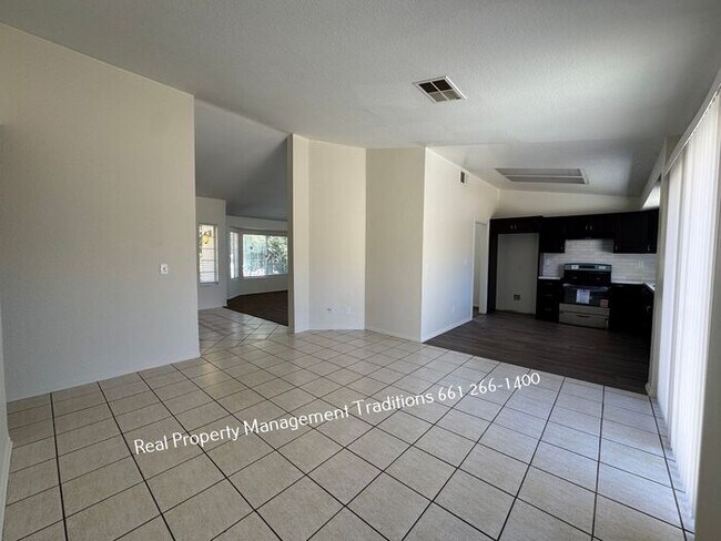 Building Photo - 50% OFF FIRST MONTH'S RENT!!! GREAT Westsi...