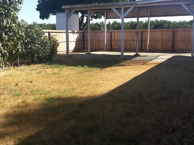 Building Photo - 3 Bedroom 2 Bath Country Home