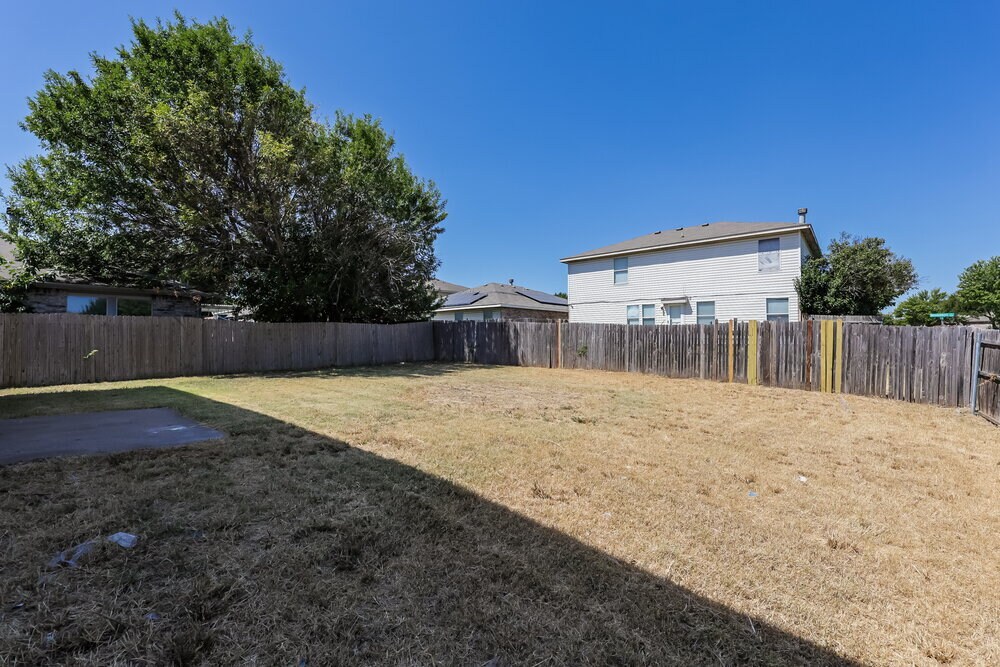 Building Photo - 8750 Gray Fox Ct