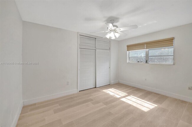 Building Photo - 9121 SW 54th Pl