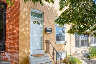 Building Photo - 639 S Montford Ave