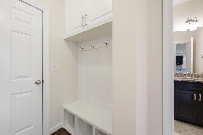 Building Photo - 304 Atwood Dr